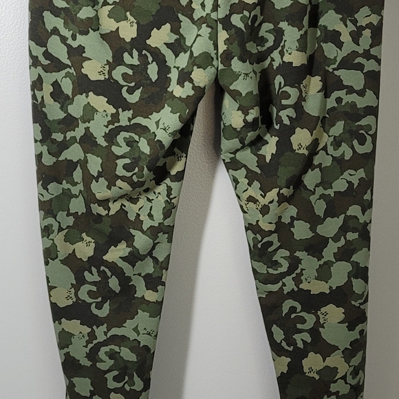 Athletic Works Camouflage Joggers Medium - Picture 3 of 8